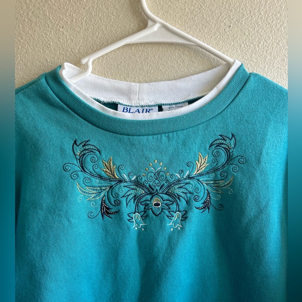 VINTAGE - Blair crew neck with unique embroidery
